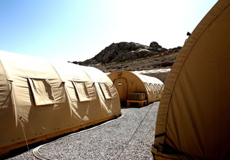 戦闘員のキャンプ地のテント