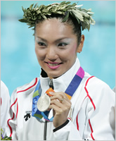 アテネ五輪シンクロナイズドスイミング銀メダリスト　武田美保