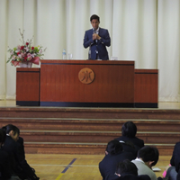 生徒に思いを伝える福西氏